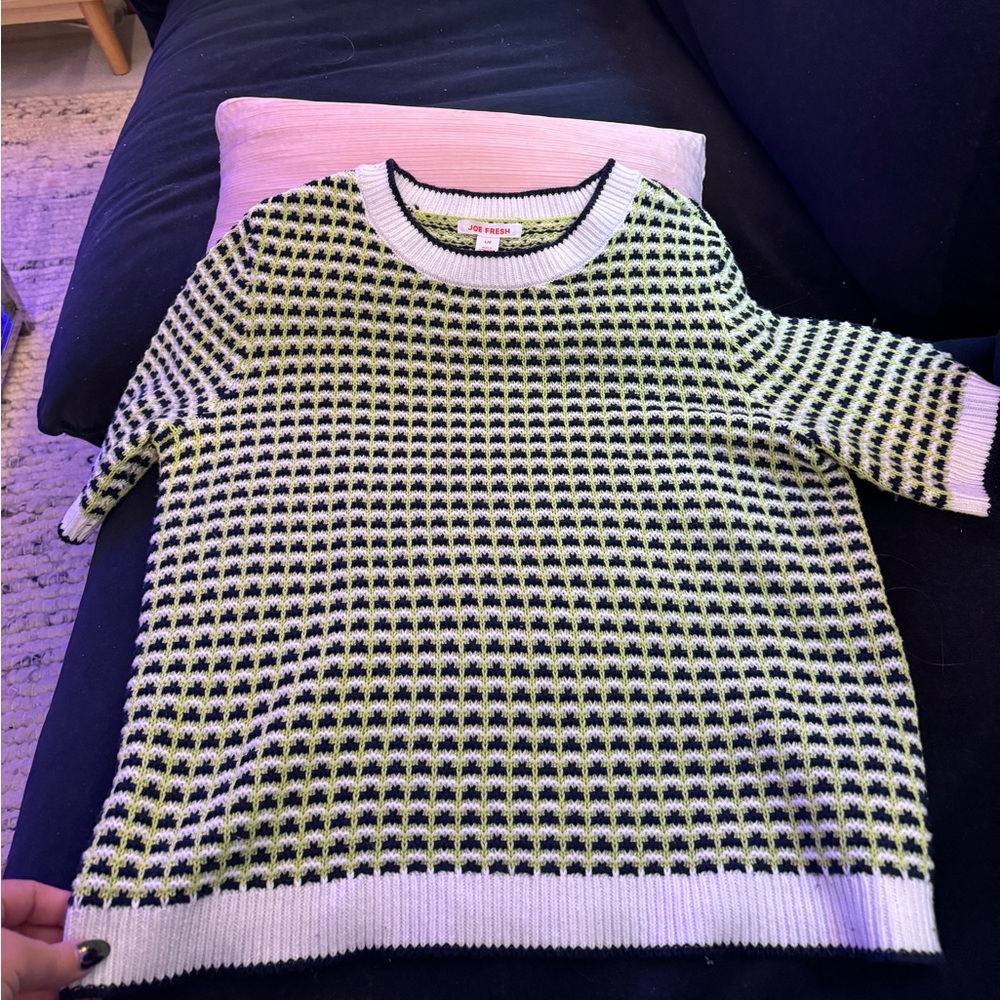 ‼️Sale‼️ Short sleeve sweater, perfect for fall. EUC, only worn once